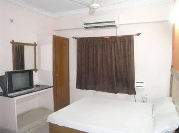 Oyo Hotel Lakshmi Paradise Visakhapatnam Bagian luar foto