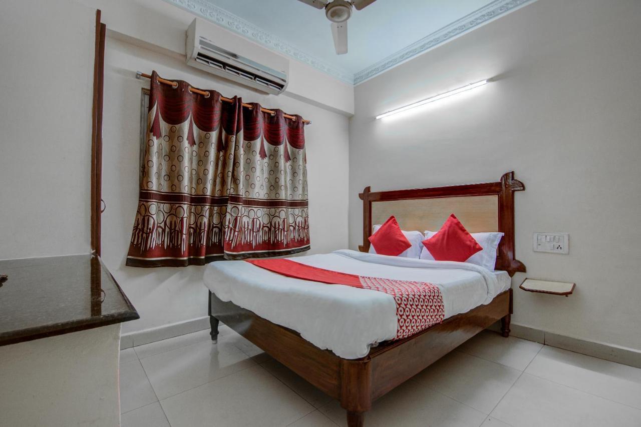 Oyo Hotel Lakshmi Paradise Visakhapatnam Bagian luar foto