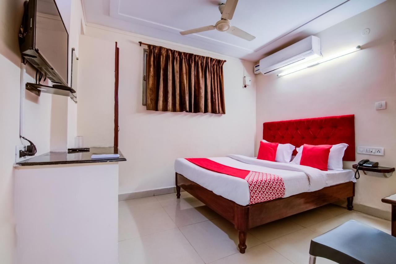 Oyo Hotel Lakshmi Paradise Visakhapatnam Bagian luar foto