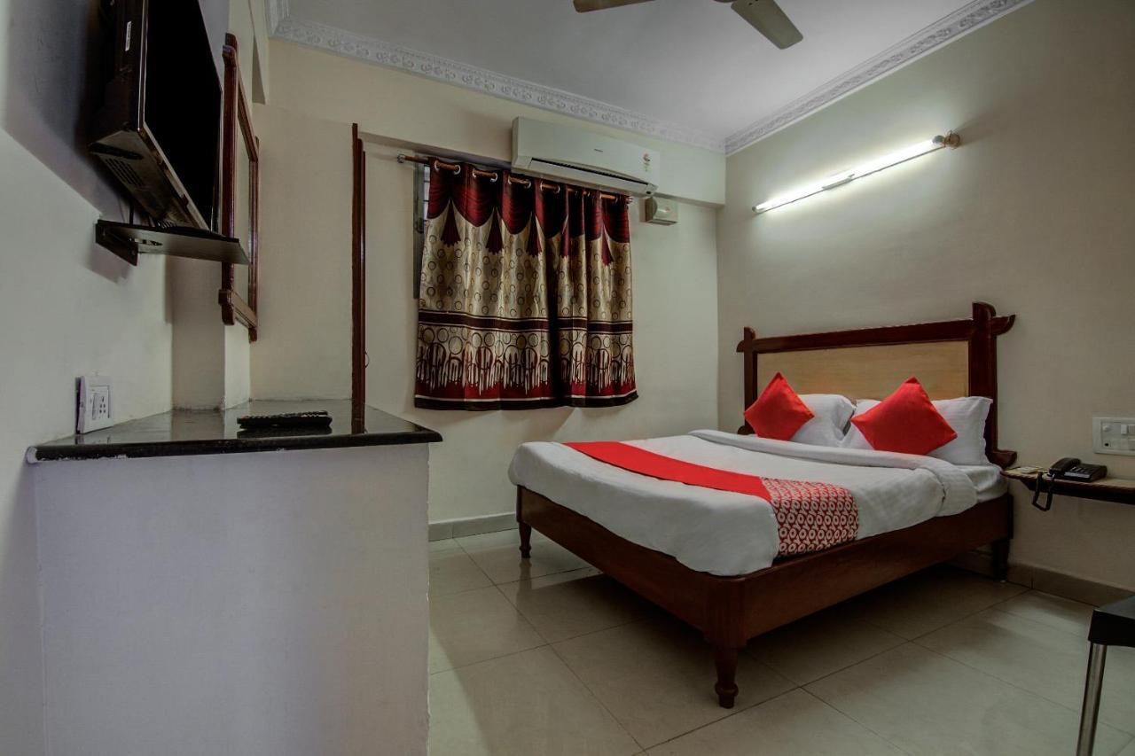 Oyo Hotel Lakshmi Paradise Visakhapatnam Bagian luar foto