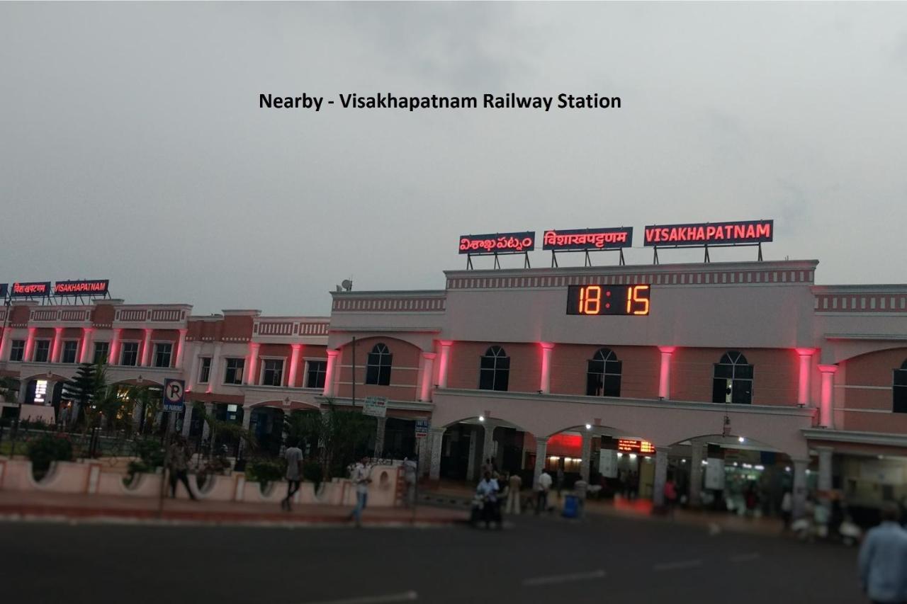 Oyo Hotel Lakshmi Paradise Visakhapatnam Bagian luar foto
